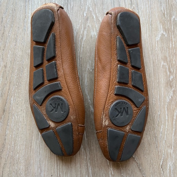 Michael Kors Tan Flats Size 8 - Picture 3 of 6